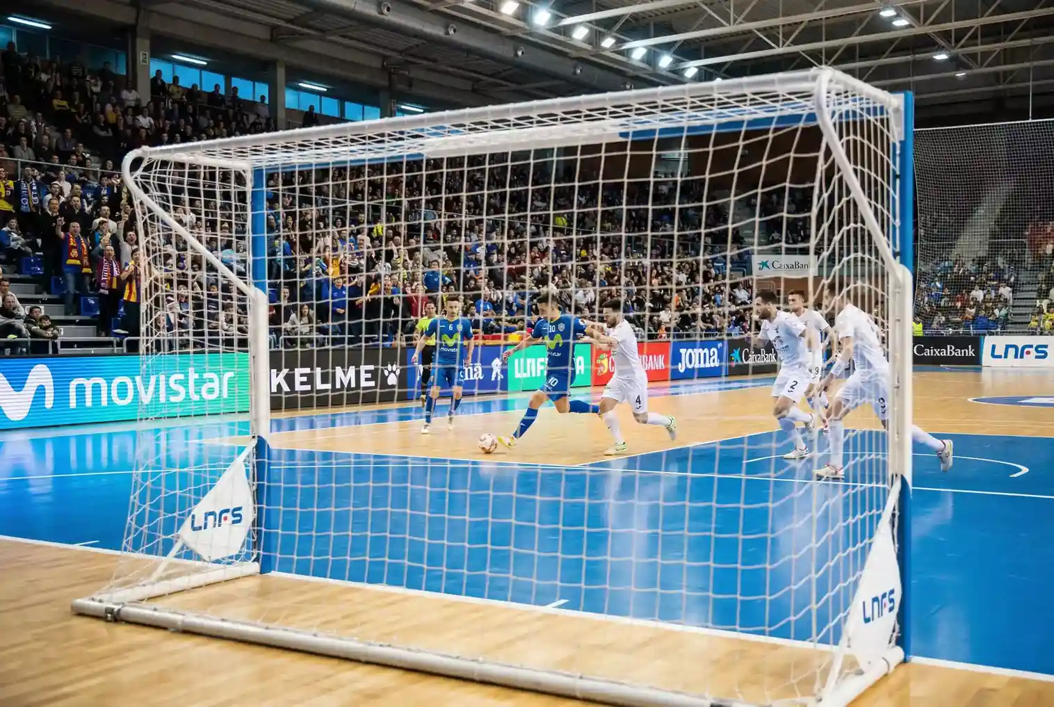 Ligas de fútbol sala para apostar - pabellón de la LNFS durante un partido de la liga española
